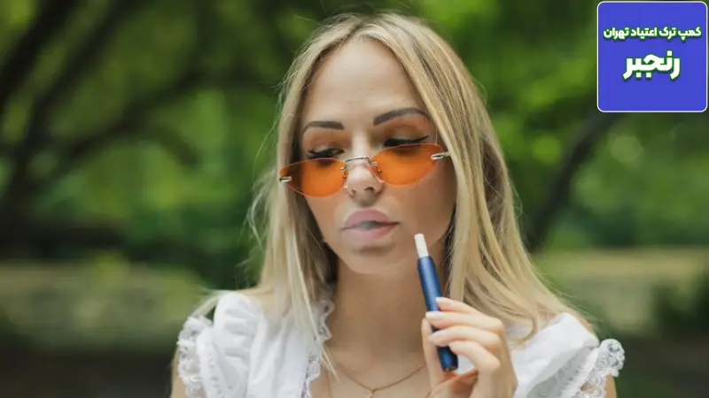 عوارض سیگار الکترونیکی برای بانوان: حقایقی که پشت دودهای طعم دار پنهان است 3 عوارض سیگار الکترونیکی بر باروری (Infertility)