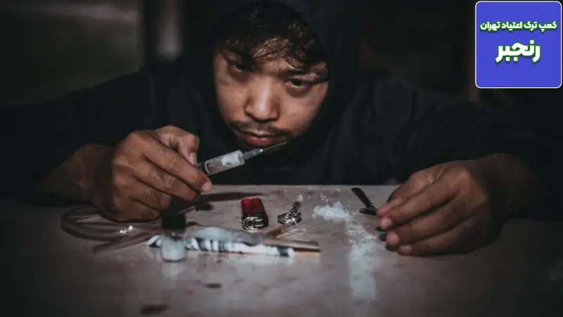 توهمات پس از ترک شیشه: علل، علائم و روش های مقابله 3 انواع و نشانه های توهمات پس از ترک شیشه علائم، دلایل و روش های مدیریت